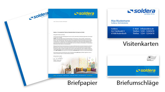 Beispielbild für unterschiedliche Werbemittel. Briefpapier, Flyer, Visitenkarten, Briefumschläge.